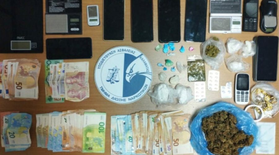 Διακινούσαν κοκαΐνη, χασίς, χάπια από Καλαμάτα σε Αθήνα – Τέσσερις συλλήψεις